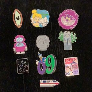 10 Disney Pin Bundle